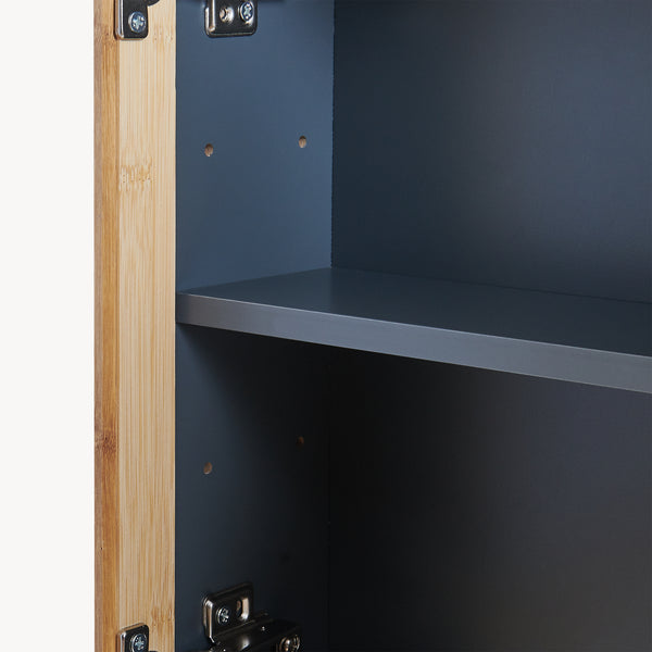 Dulap perete baie cu oglinda front din bambus si raft Svanes 58x56x13 cm gri inchis/natur [en.casa] 
